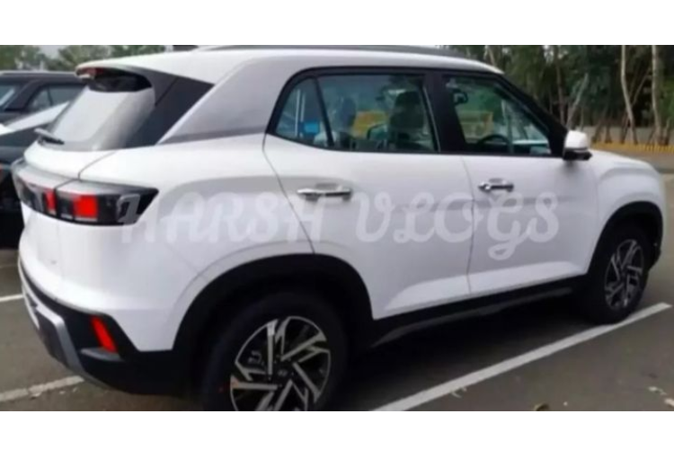 Với danh sách trang bị này, Hyundai Creta 2024 thế hệ mới hứa hẹn sẽ là một trong những mẫu xe an toàn nhất phân khúc xe đô thị gầm cao cỡ B. Hyundai Creta có 3 tùy chọn động cơ. Đầu tiên là động cơ xăng 4 xi-lanh, hút khí tự nhiên, dung tích 1.5L với công suất tối đa 115 mã lực.