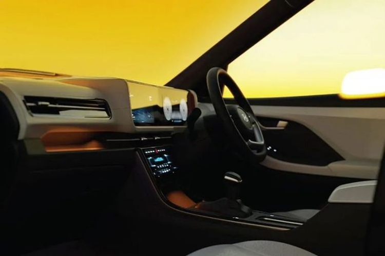 Ở phần đầu xe, mẫu xe SUV Hyundai Creta 2024 có lưới tản nhiệt thiết kế mới vuông vức hơn, đi kèm hệ thống đèn chiếu sáng hai tầng. Nằm phía trên là dải đèn LED định vị ban ngày hình chữ "L" nằm vắt ngang đầu xe, ở phía dưới là cụm đèn pha với 2 bóng LED đặt dọc.