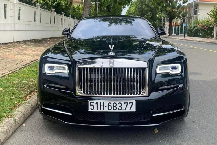 Số lượng dòng xe coupe siêu sang Rolls-Royce Wraith tại Việt Nam không quá 12 chiếc, và phiên bản Series II còn hiếm hơn cả. Chính vì vậy mà việc mới đây, 1 chiếc Rolls-Royce Wraith Series II của Cường Đô la rao bán đã thu hút nhiều sự quan tâm của giới mê xe trong nước.