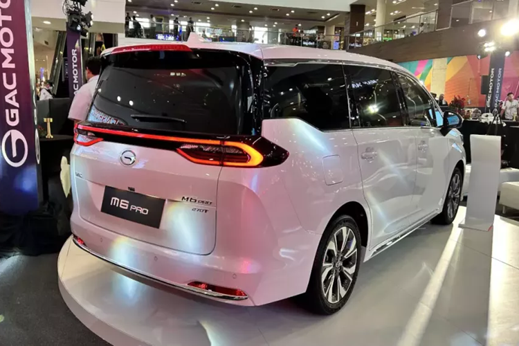 Hiện mức giá xe GAC M6 Pro tại thị trường Việt Nam chưa được công bố. Trong khi đó, tại thị trường Philippines, xe có giá quy đổi từ 539 - 700 triệu đồng.