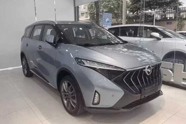 Trước đó, mẫu MPV cũng thường xuyên được áp dụng các chương trình ưu đãi giá bán lên tới hơn 100 triệu đồng. Như vậy, giá ưu đãi mới của Haima 7X đã thấp hơn hẳn các đối thủ như Toyota Innova Cross (810-990 triệu đồng) và Hyundai Custin (820-974 triệu đồng).