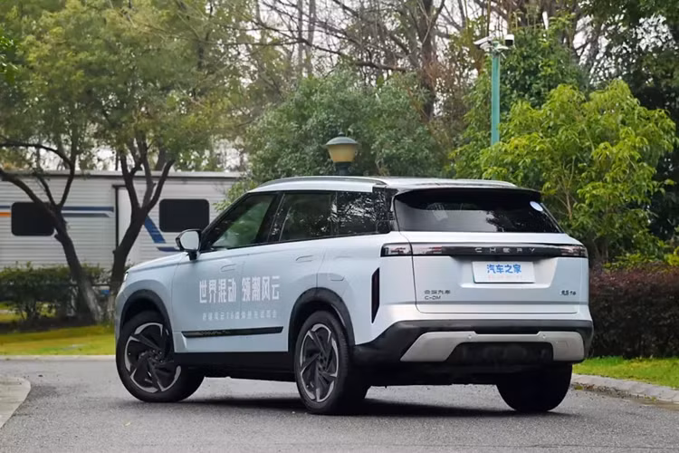 Nếu bạn nghe cái tên xe SUV Fengyun T6 2024 khá xa lạ, thì đây chính là phiên bản plug-in hybrid của mẫu SUV Chery Tansuo 06.