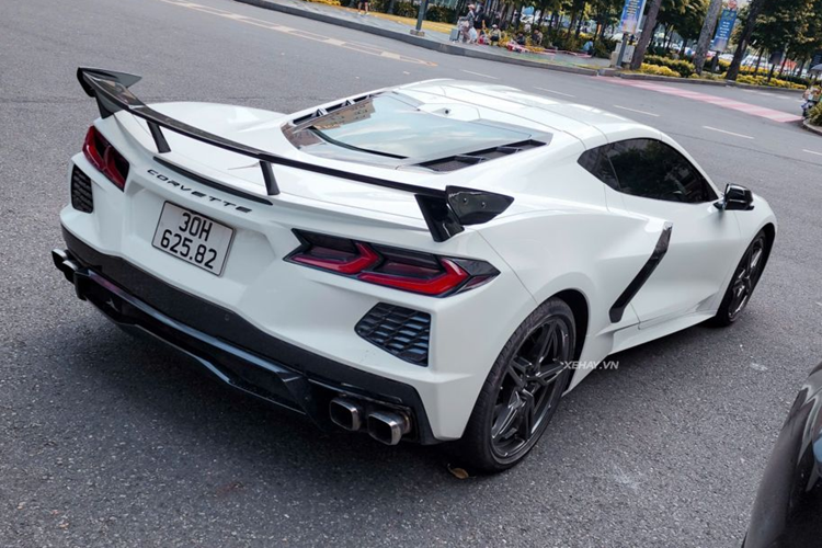 Cung cấp sức mạnh cho Corvette C8 chính là khối động cơ V8 dung tích 6.2L Small Block LT2 thế hệ tiếp theo của Chevy cho công suất tối đa 495 mã lực và mô-men xoắn cực đại 637Nm.