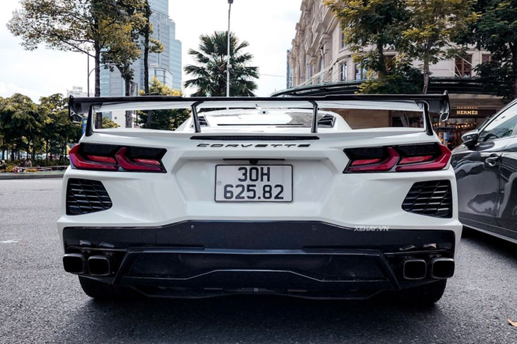 Động cơ kết hợp với hệ dẫn động cầu sau (RWD) và hộp số ly hợp kép 8 cấp (8 DCT) được thiết kế bởi hãng TREMEC cho khả năng chuyển số nhanh chóng và mượt mà, hộp số thông minh hơn nhờ vào các thuật toán điều khiển hộp số.