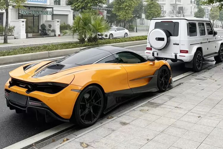 Hiện chưa rõ lý do vì sao Huấn hoa hồng bán siêu xe McLaren 720S khi chỉ mới sở hữu được 2 tháng, thậm chí, 1 số tin đồn cho rằng anh mượn xe, hay mướn xe để làm màu. Chiếc McLaren 720S này khá thú vị vì có bản độ TopCar Design.