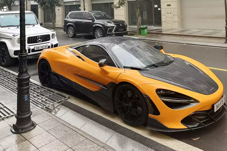 Dòng siêu xe McLaren 720S rất được lòng các đại gia Việt, vì sử dụng động cơ V8 nhưng mạnh mẽ, thiết kế đẹp mắt và giờ đây, giá xe cũ chỉ bằng 1/2 lúc mới mua. Vào đầu năm nay, giang hồ mạng Huấn hoa hồng tậu McLaren 720S đã gây xôn giao với nhiều người mê xe.
