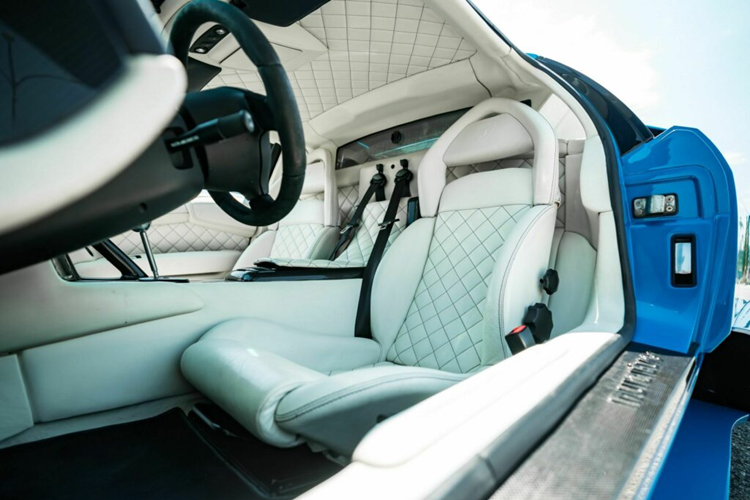 Không giống như đại đa số được trang bị hộp số tự động E-Gear tiện lợi, biến thể số sàn hiếm có này đã trở thành một món đồ được nhiều nhà sưu tập thèm muốn.