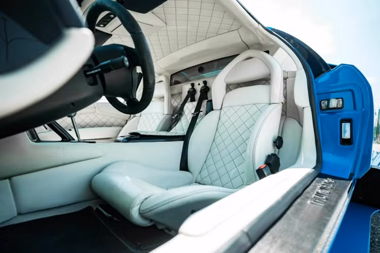 Không giống như đại đa số được trang bị hộp số tự động E-Gear tiện lợi, biến thể số sàn hiếm có này đã trở thành một món đồ được nhiều nhà sưu tập thèm muốn.