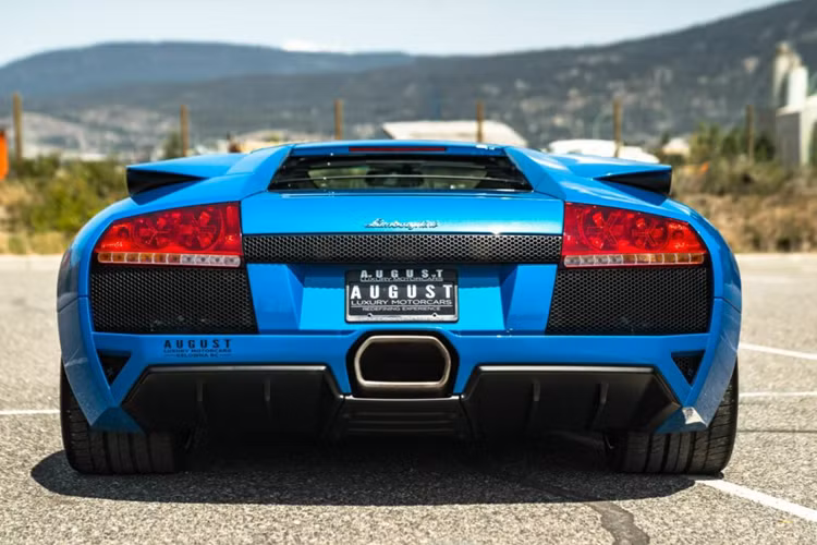 Động cơ V12 6.5 lít của Murcielago cũng là một trong những động cơ có âm thanh tốt nhất từng được chế tạo, kết hợp với trang bị số sàn cũng giúp biến chiếc xe này trở thành món đồ mà bất cứ nhà sưu tập xe nào cũng mong muốn.