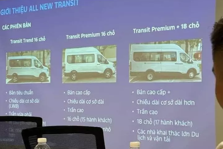 Bên trong Ford Transit 2024 bản Trend và là Premium không gian nội thất 16 chỗ ngồi. Tuy nhiên, phiên bản Premium sở hữu trần cao hơn. Riêng phiên bản Premium+ sẽ được trang bị 18 chỗ ngồi, bao gồm cả ghế tài xế.