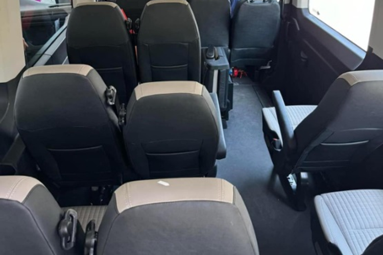 Hiện trang bị cụ thể của Ford Transit 2024 tại Việt Nam chưa được hé lộ. Chỉ biết rằng, xe sẽ dùng động cơ diesel 4 xi-lanh, dung tích 2.3L, tạo ra công suất tối đa 175 mã lực và mô-men xoắn cực đại 430 Nm. Động cơ sẽ đi kèm với hộp số sàn 6 cấp hoặc hộp số tự động ZF 8 cấp.