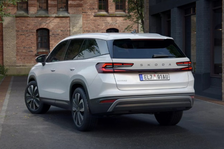 Không rõ khi về Việt Nam, Skoda Kodiaq 2024 sẽ được trang bị động cơ gì. Tại thị trường quốc tế, xe có tới 4 tùy chọn động cơ, gồm cả máy xăng, máy dầu và hybrid. Trong đó, đáng chú ý nhất là phiên bản PHEV với động cơ xăng 1.5 TSI Evo 2 kết hợp với mô tơ điện cho tổng công suất là 201 mã lực.