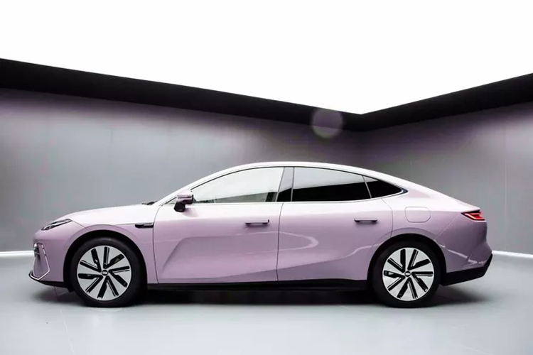 Galaxy đã tung ra các dòng sản phẩm như L6, L7 và mới nhất là E8, chiếc sedan chạy hoàn toàn bằng điện với thiết kế bắt mắt, nội thất ngập tràn công nghệ hiện đại đã được vén màn vào tối qua, ngày 5/1/2024 tại thị trường Trung Quốc.