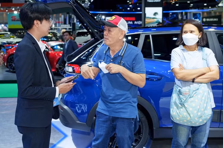 Nguoi dung Thai Lan noi gi ve xe dien VinFast?