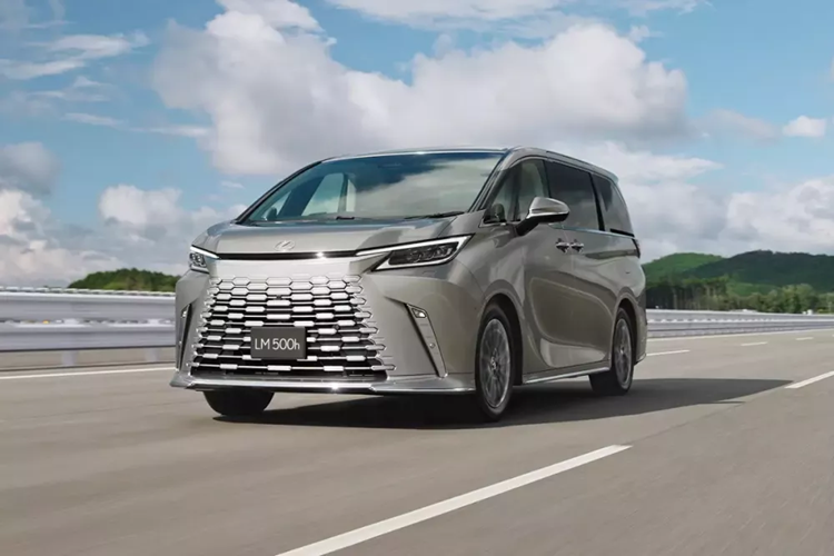 Mới đây, hãng Lexus tiếp tục bổ sung phiên bản 6 chỗ mang tên L cho dòng xe này tại thị trường Nhật Bản. Đây được xem như phiên bản tiêu chuẩn với giá rẻ hơn của Lexus LM ở xứ sở hoa anh đào.