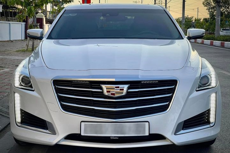  Cadillac CTS tại Việt Nam là một mẫu xe sedan hạng sang cực kỳ hiếm gặp. Tham khảo từ một nguồn tin, tại nước ta hiện chỉ có khoảng dưới 10 chiếc Cadillac CTS đang lăn bánh, tất cả đều được nhập khẩu nguyên chiếc từ Mỹ.