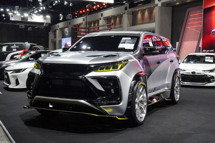 Tại triển lãm xe độ Bangkok Auto Salon 2024 diễn ra ở Thái Lan, Toyota đã giới thiệu mẫu concept SUV thể thao mang tên Hyper-F. Về cơ bản, đây là một chiếc Toyota Fortuner độ bodykit được nâng cấp bởi TCD Asia (bộ phận phát triển phụ kiện và nâng cấp xe của Toyota).