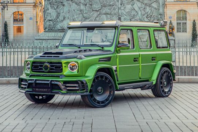 Về trang bị vận hành, các kỹ sư của Mansory đã nâng cấp khối động cơ tăng áp kép 4.0 lít để tạo ra công suất khổng lồ 900 mã lực và mô-men xoắn cực đại 1.200 Nm. Mức giá xe Mercedes-AMG G63 độ Mansory hiện chưa được công bố.