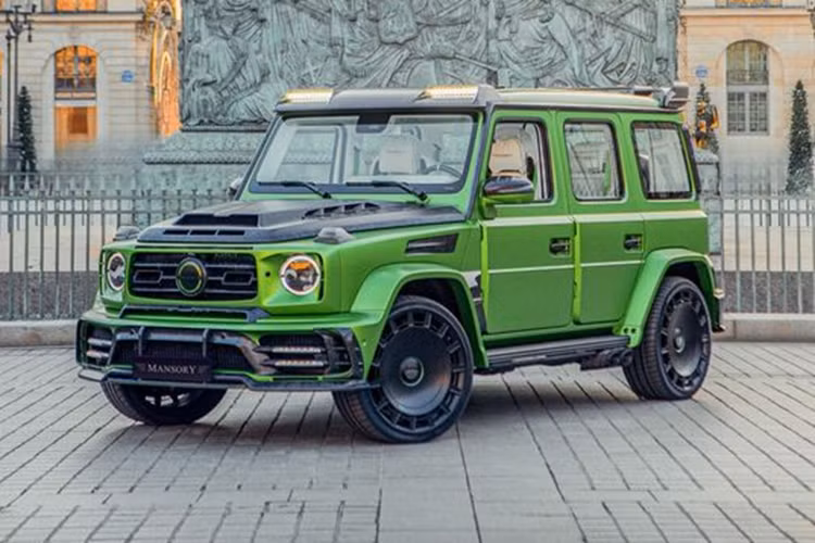 Về trang bị vận hành, các kỹ sư của Mansory đã nâng cấp khối động cơ tăng áp kép 4.0 lít để tạo ra công suất khổng lồ 900 mã lực và mô-men xoắn cực đại 1.200 Nm. Mức giá xe Mercedes-AMG G63 độ Mansory hiện chưa được công bố.