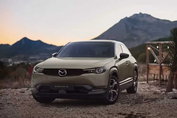 Mazda se su dung nen tang va phan mem giong toi 90% xe Toyota?