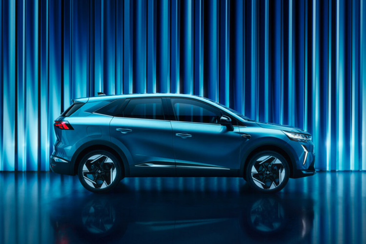 Phân khúc SUV cỡ nhỏ đang bùng nổ ở châu Âu và mặc dù Scenic E-Tech chạy điện của Renault có kích thước phù hợp để cạnh tranh với các đối thủ như Nissan Qashqai mới được nâng cấp nhưng mẫu xe này lại không đáp ứng được nhu cầu về hệ truyền động của xe.