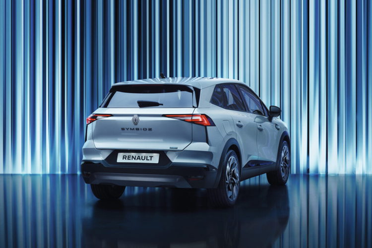 Mẫu SUV Symbioz cũng được tích hợp nhiều phần mềm hỗ trợ an toàn cho người lái. Người dùng có thể sử dụng Công tắc an toàn tắt tối đa sáu chức năng ADAS chỉ với một lần nhấn nút. Thương hiệu sẽ bắt đầu nhận đơn đặt hàngvà công bố giá xe Renault Symbioz Hybrid 2024 vào tháng 7 tới.