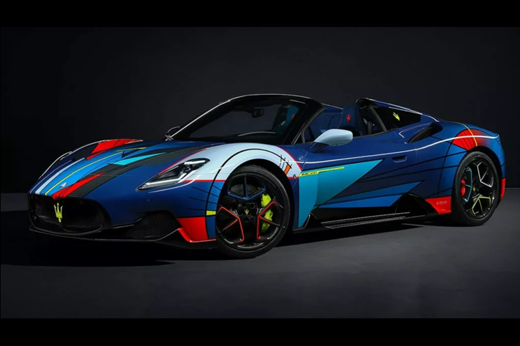 Phiên bản mui trần của GranTurismo với hơn 30 tùy chọn màu sơn là một trong những ngôi sao của hãng xe Ý tham dự sự kiện này. Những mẫu xe khác như Grecale, Levante, Ghibli và Quattroporte cũng có mặt để chở các vận động viên giữa các trận đấu trong giải quần vợt.