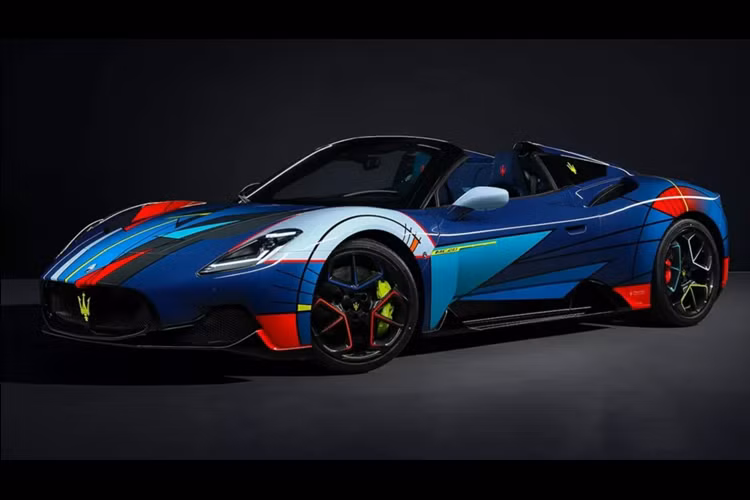 Phiên bản mui trần của GranTurismo với hơn 30 tùy chọn màu sơn là một trong những ngôi sao của hãng xe Ý tham dự sự kiện này. Những mẫu xe khác như Grecale, Levante, Ghibli và Quattroporte cũng có mặt để chở các vận động viên giữa các trận đấu trong giải quần vợt.