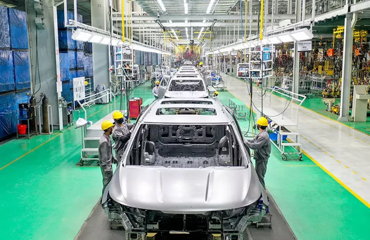 De xuat giam 50% phi truoc ba oto lap rap trong nuoc tu 1/8/2024