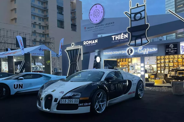 Trong đó, bộ 3 là Bugatti Veyron, cùng 2 xe Ford GT làm cho 1 số thành viên tham dự Gumball không thể tin được ở Việt Nam có những mẫu xe này được nhập về. Thậm chí, 1 số thành viên của Gumball 3000 còn bất ngờ hơn khi biết ở Việt Nam có 1 cá nhân sở hữu bộ sưu tập xe gần 700 chiếc, tổng giá trị đã gần 4 nghìn tỷ đồng.