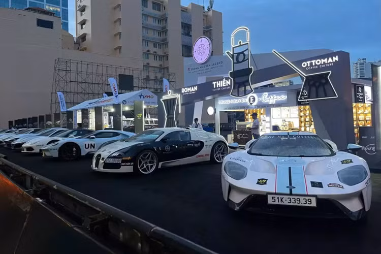 Sau khi lăn bánh khoảng 16.000 km, ước tính chủ nhân phải chi số tiền 55.000 USD để thay bộ vành mới. Ngoài ra, sau mỗi 4.000 km, chiếc Veyron phải được thay lốp mới và chi phí có thể lên đến 33.000 USD. Có thể thấy, chi phí cho Bugatti Veyron cực đắt đỏ và siêu xe triệu đô này chỉ phù hợp với người sưu tập.