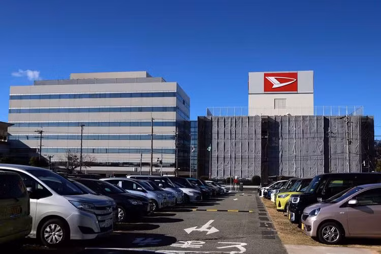 Công ty sẽ cố gắng hết sức để đảm bảo những mẫu xe này đến tay khách hàng sớm nhất có thể, đồng thời tái khẳng định cam kết của chúng tôi đó là ưu tiên an toàn và chất lượng. " người phát ngôn của Daihatsu nói.