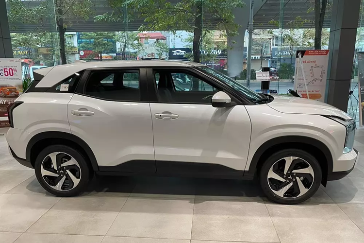 Mitsubishi Xforce tại Việt Nam có tổng cộng 4 phiên bản, bao gồm GLX, Exceed, Premium và Ultimate. Giá bán của 3 bản GLX, Exceed và Premium mẫu SUV cỡ B này dao động từ 620 - 699 triệu đồng trong khi bản Ultimate chưa có giá.