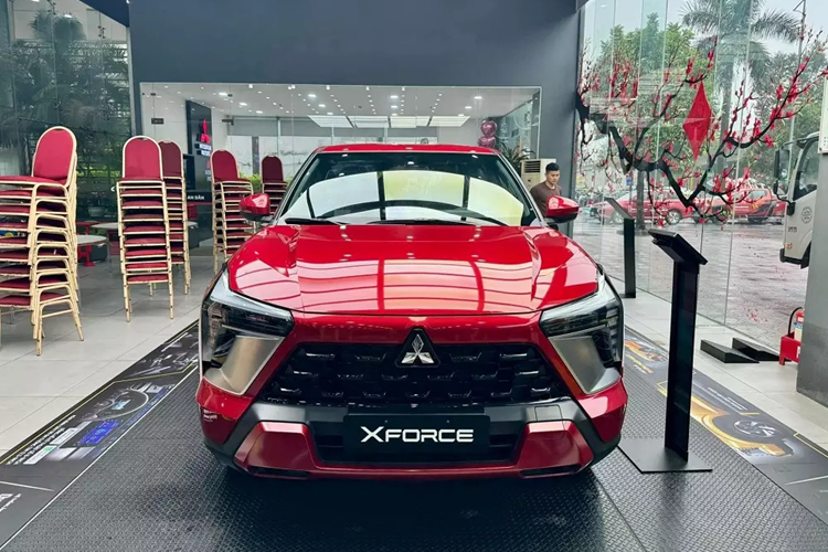 Mitsubishi lên kế hoạch xuất khẩu mẫu SUV cỡ B này sang khoảng 40 thị trường, tương tự Xpander. Mitsubishi Xforce đã chính thức ra mắt thị trường Việt Nam vào hôm 10/1/2024. Theo kế hoạch, đến tháng 3 năm nay, những chiếc xe này mới được bàn giao cho khách hàng Việt Nam.