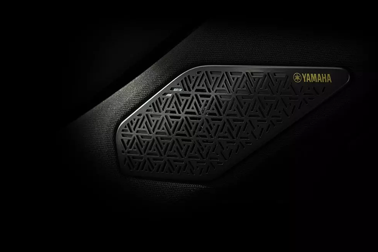 Bên cạnh đó, đối thủ của Honda CR-V và Toyota RAV4 còn có ghế bọc da semi-aniline với tính năng làm mát, chất liệu nội thất cao cấp hơn cùng hệ thống âm thanh Yamaha. Những trang bị này sẽ giúp nội thất của Mitsubishi Outlander 2025 hiện đại và sang trọng hơn, từ đó tăng khả năng cạnh tranh.