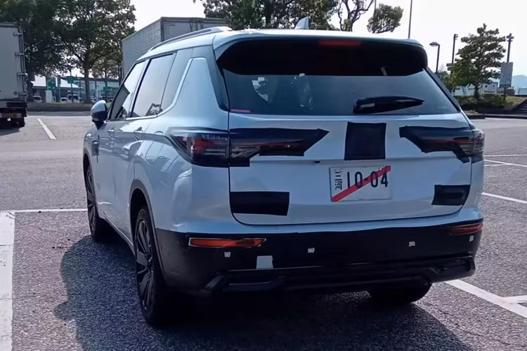 Dự kiến, Mitsubishi Outlander 2025 sẽ ra mắt ở thị trường châu Âu vào ngày 1/10 năm nay. Tuy nhiên, xe sẽ trình làng ở thị trường Nhật Bản sớm hơn châu Âu su đó cũng sẽ được ra mắt các thị trường khác.