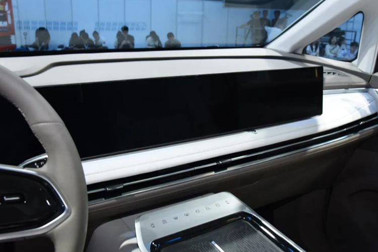 Xe sở hữu kích thước dài x rộng x cao tương ứng 4.910 x 2.201 x 1.765 (mm) và chiều dài cơ sở 2.975 mm.