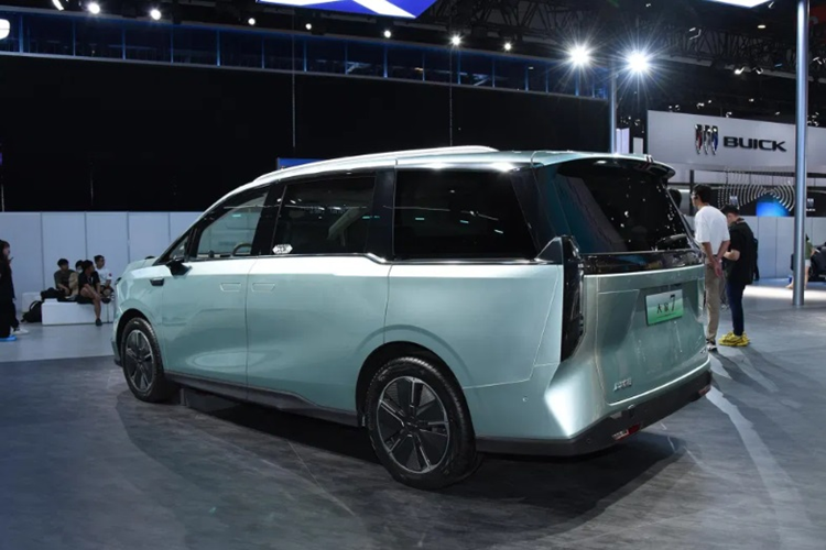 Cung cấp sức mạnh cho Maxus 7 là một mô tơ điện có công suất 241 mã lực, mô-men xoắn 350 Nm. Xe sử dụng bộ pin 90 kWh với phạm vi hoạt động 480 km mỗi lần sạc đầy.