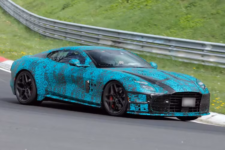 Hãng xe cho biết Vanquish V12 sẽ chính thức ra mắt trong năm 2024, nhưng không xác nhận ngày giờ cụ thể. Tuy nhiên, theo một số nguồn tin, xe nhiều khả năng sẽ được công bố tại triển lãm ô tô Monterey diễn ra vào tháng 8 ở California, Mỹ.