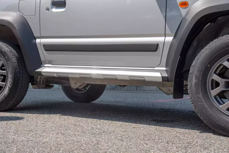 Được mệnh danh là Suzuki Jimny Mata 2024 mới, phiên bản đặc biệt này là phiên bản tiếp theo của mẫu xe ý tưởng độc nhất vô nhị được giới thiệu tại Triển lãm ô tô Turin 2024 và mang theo một số nét thiết kế đặc trưng của bản gốc.