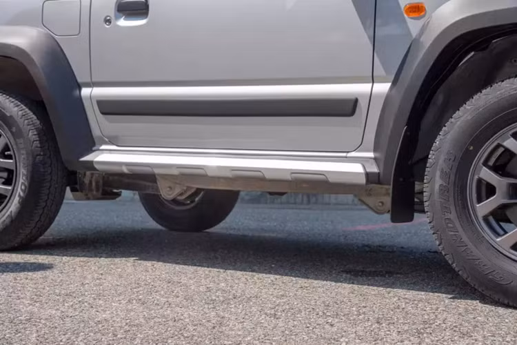 Được mệnh danh là Suzuki Jimny Mata 2024 mới, phiên bản đặc biệt này là phiên bản tiếp theo của mẫu xe ý tưởng độc nhất vô nhị được giới thiệu tại Triển lãm ô tô Turin 2024 và mang theo một số nét thiết kế đặc trưng của bản gốc.