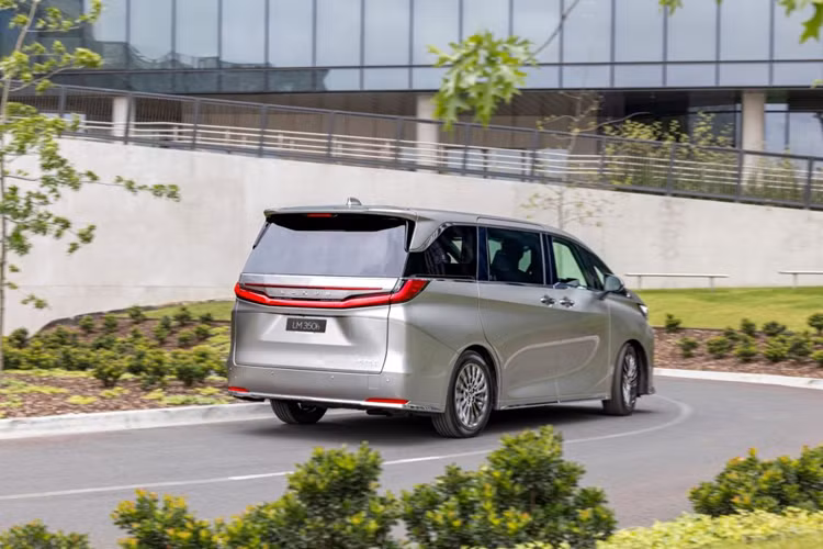 Phanh tự động khẩn cấp, hệ thống kiểm soát hành trình thích ứng, tự động giảm tốc độ khi ôm cua, cảnh báo lệch làn đường tích hợp hỗ trợ giữ làn đường, hỗ trợ chuyển làn đường, hỗ trợ đỗ xe, camera 360 độ.