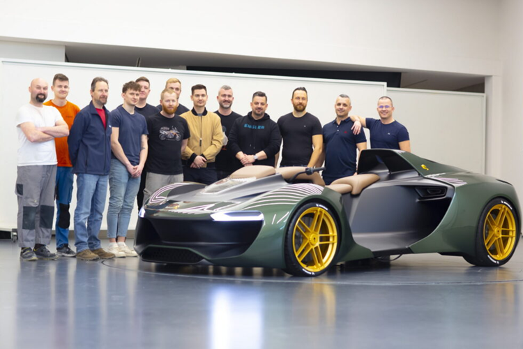 Thương hiệu sẽ sản xuất tổng cộng 20 chiếc Engler V12 nhưng chỉ có 19 chiếc được bán vì CEO của thương hiệu Viktor Engler có kế hoạch để dành một chiếc cho riêng mình.