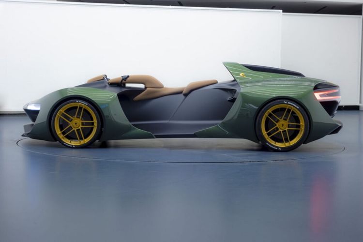 Nhà sáng lập công ty Viktor Engler cho biết ông đã quyết định chế tạo chiếc siêu môtô Engler V12 bởi khách hàng khao khát thứ gì đó thậm chí còn độc đáo và hấp dẫn hơn so với mẫu xe đầu tiên vào năm 2019. Chính vì vậy, vị CEO của Engler đã quyết định nắm bắt cơ hội này và tạo ra một mẫu xe thực sự khác biệt.