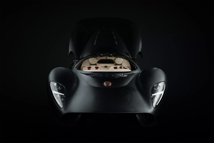 Đã hơn 5 năm trôi qua kể từ khi thương hiệu De Tomaso hồi sinh ra mắt P72 nhưng mãi đến bây giờ, hãng mới hoàn thành mẫu xe thương mại đầu tiên. De Tomaso sẽ giới hạn sản xuất ở mức 72 chiếc trên toàn thế giới, với giá xe De Tomaso P72 khởi điểm mỗi chiếc khoảng 1,6 triệu Euro (1,67 triệu Đô).