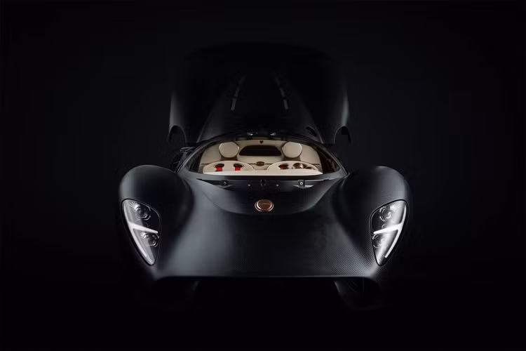 Đã hơn 5 năm trôi qua kể từ khi thương hiệu De Tomaso hồi sinh ra mắt P72 nhưng mãi đến bây giờ, hãng mới hoàn thành mẫu xe thương mại đầu tiên. De Tomaso sẽ giới hạn sản xuất ở mức 72 chiếc trên toàn thế giới, với giá xe De Tomaso P72 khởi điểm mỗi chiếc khoảng 1,6 triệu Euro (1,67 triệu Đô).