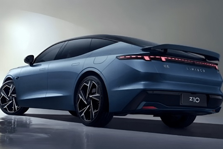 Hiện tại chưa tiết lộ giá xe Lynk &amp; Co Z10 2025 tại thị trường Thụy Điển, nhưng theo dự đoán giá xe sẽ dao động quanh mức 27.600 USD (tương đương khoảng 702,4 triệu đồng).