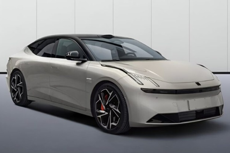 Theo đó, cái tên "Z10" bắt nguồn từ "ZERO", đại diện cho Zeal, Enjoyment, Responsibility và Originality (Nhiệt huyết, Hứng khởi, Trách nhiệm và Độc đáo), gói gọn tầm nhìn của Lynk &amp; Co. Cái tên Lynk &amp; Co Z10 2025 mới thể hiện bốn yếu tố thiết yếu mang lại niềm vui, sự thích thú, an toàn và chất lượng khi lái xe mà Z10 hứa hẹn.