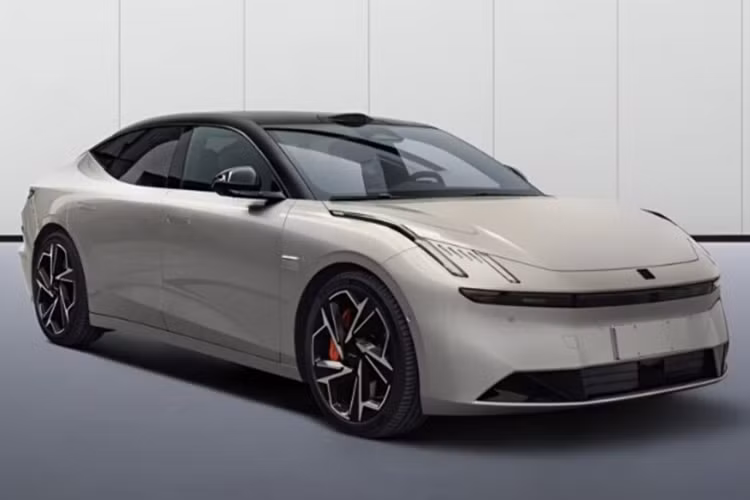 Theo đó, cái tên "Z10" bắt nguồn từ "ZERO", đại diện cho Zeal, Enjoyment, Responsibility và Originality (Nhiệt huyết, Hứng khởi, Trách nhiệm và Độc đáo), gói gọn tầm nhìn của Lynk &amp; Co. Cái tên Lynk &amp; Co Z10 2025 mới thể hiện bốn yếu tố thiết yếu mang lại niềm vui, sự thích thú, an toàn và chất lượng khi lái xe mà Z10 hứa hẹn.