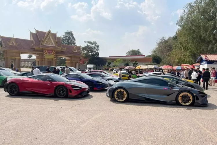 Điểm đặc biệt của hành trình này là sự xuất hiện của 2 chiếc xe megacar đến từ thương hiệu Bugatti, một xe thuộc bản tiêu chuẩn là Chiron, bản còn lại là Bugatti Chiron Super Sport, hiệu suất cao, có giá đắt đỏ và sản xuất hạn chế 60 xe trên toàn cầu.